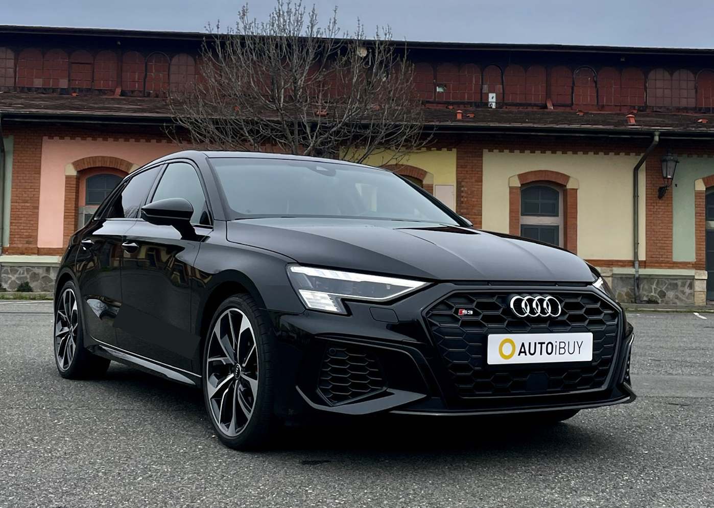 Audi S3 Sportback quattro | sportovní hothatch | české předváděcí auto | skladem ihned k předání | 310 koní, automat, pohon všech kol | super výbava | skvělá cena 1.199.000,- Kč bez DPH | nákup online | auto eshop | AUTOiBUY.com